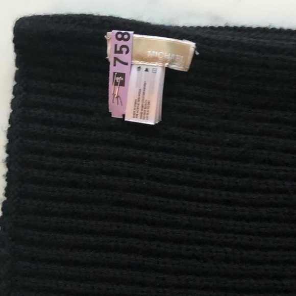 Michael kors scarf - Picture 4 of 6